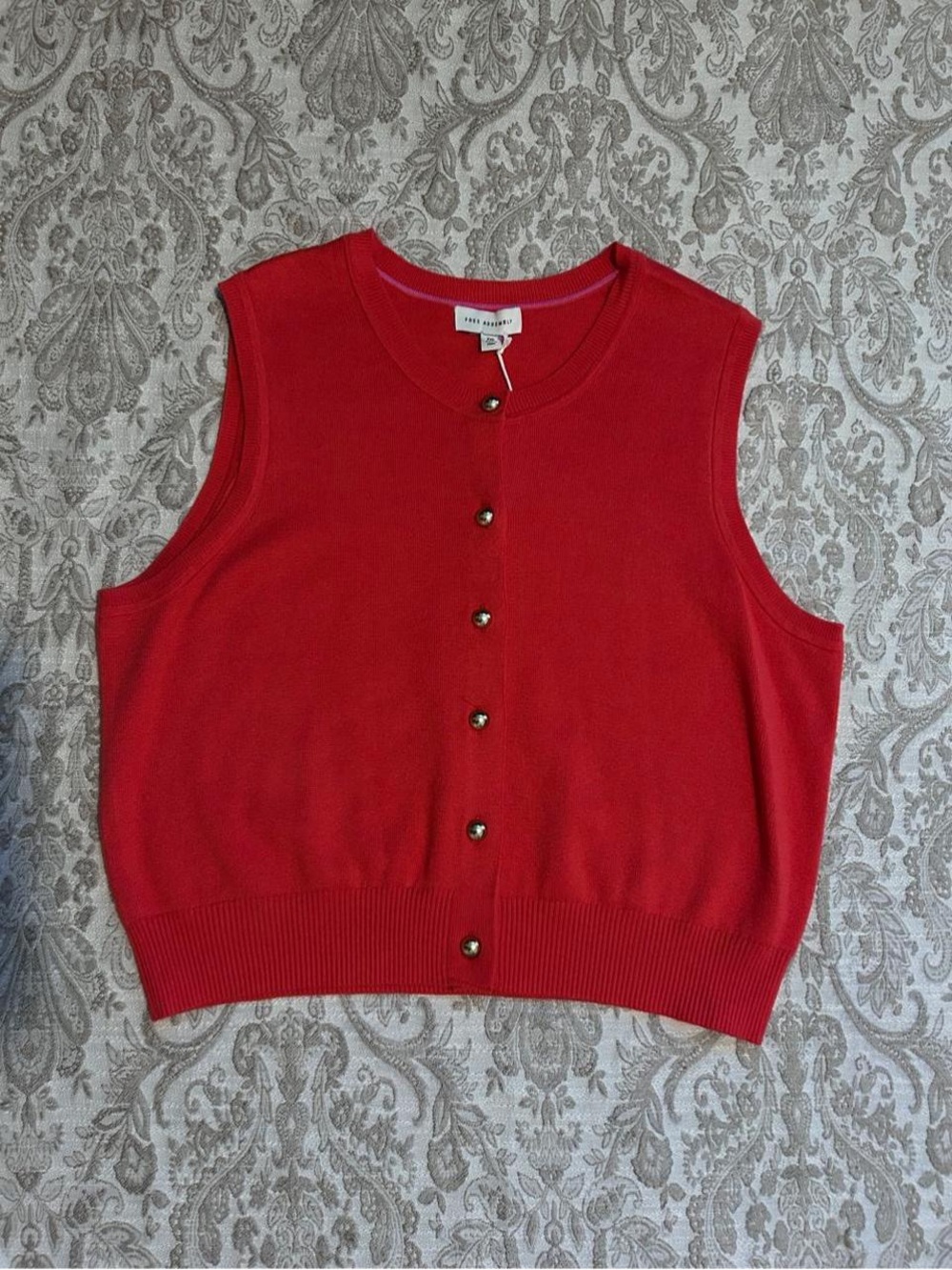 Button-Front Sleeveless Knit Tank - Red